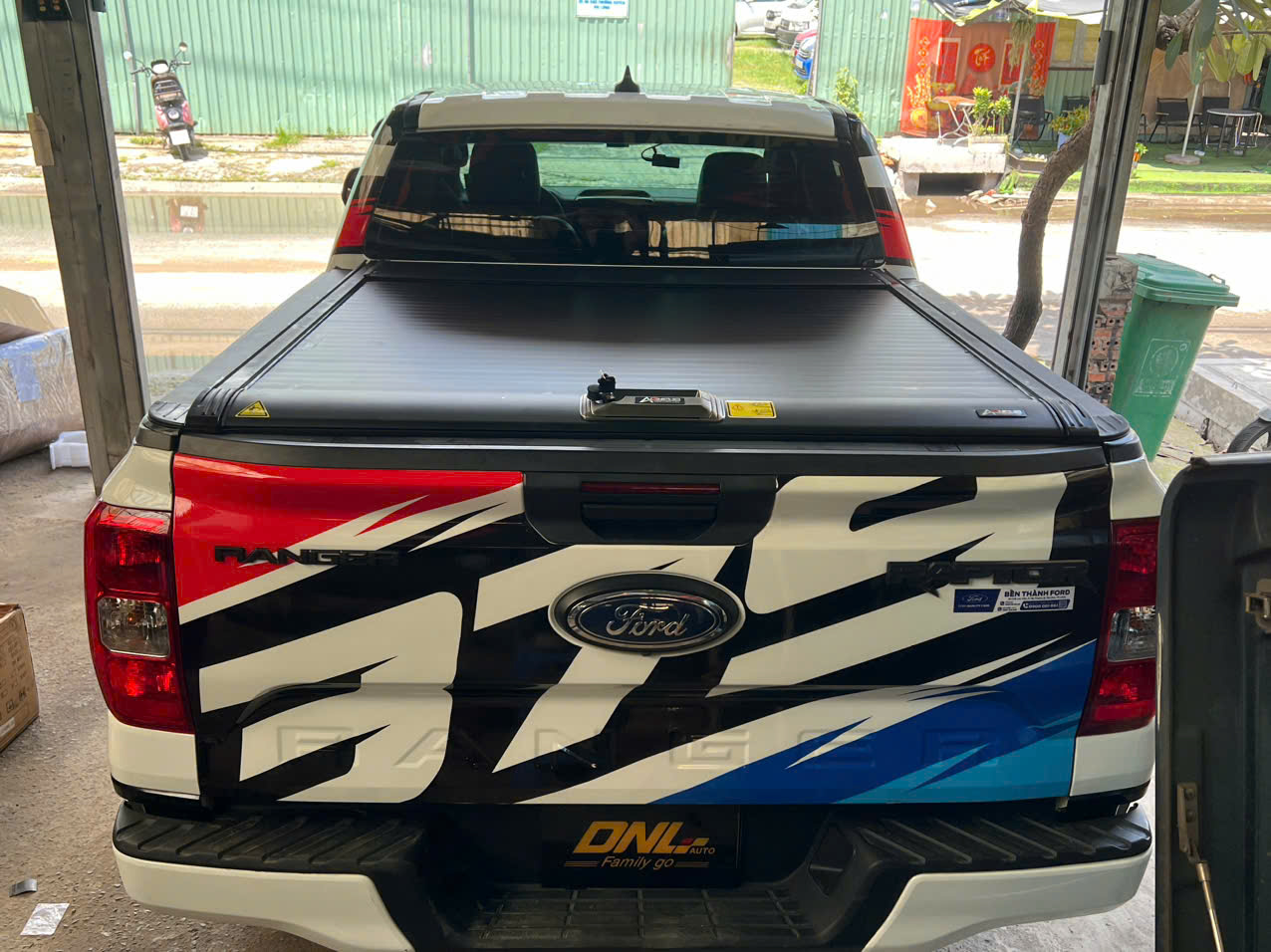 Tay khoá nắp thùng cuộn cơ ANPHA dành cho Ford Ranger Nextgen 