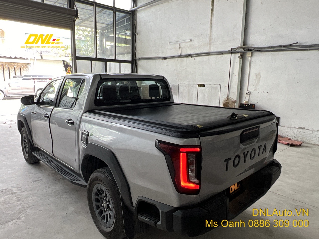 Nắp thùng cuộn cơ Toproll cho Hilux 2026