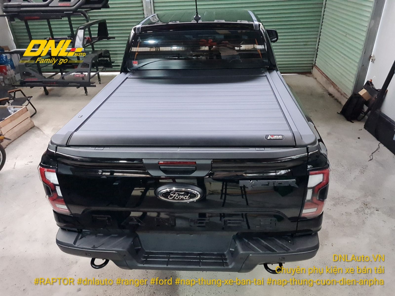 Nắp thùng cuộn điện ANPHA thiết kế chuẩn form 100% cho Ford Ranger Raptor 2022-2025