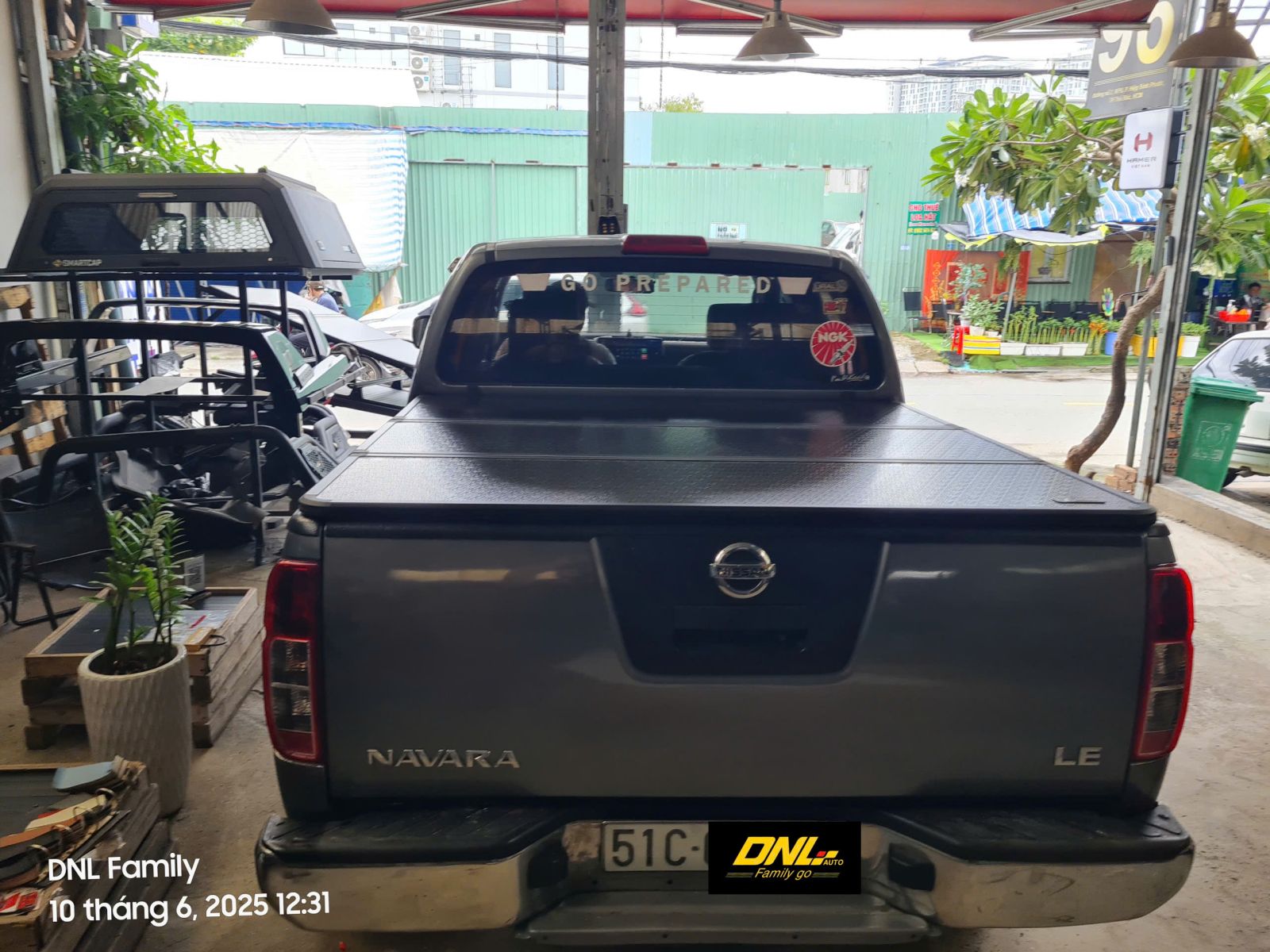 Nắp thùng 3 tấm chuẩn form cho NAVARA 2011-2014