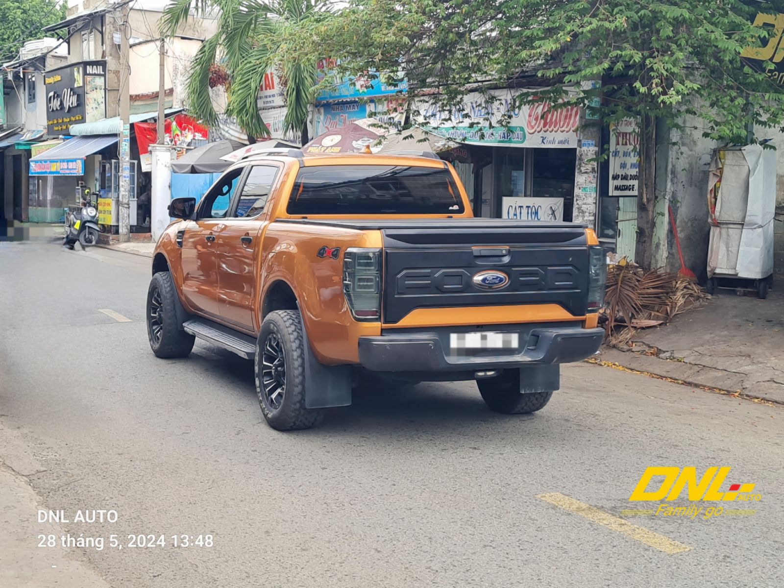 ốp bửng sau chữ FORD cho FORD RANGER 2013-2022