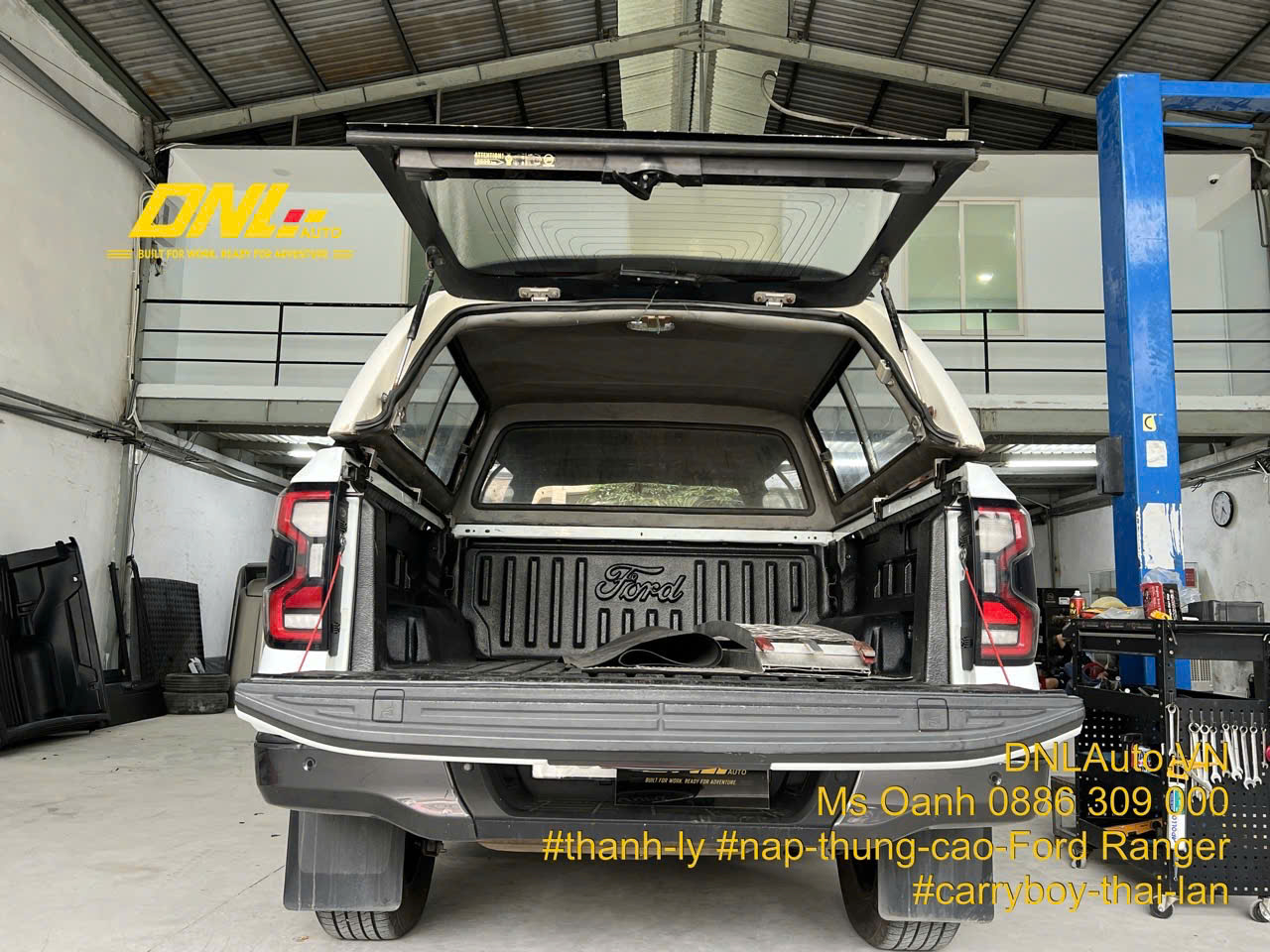 Nắp thùng Ford Ranger 2009-2012 với không gian để đồ thoải mái