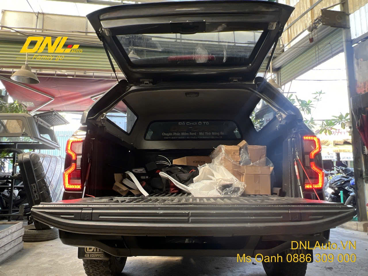 Tình trạng nội thất còn tốt, có một vài vết thủng nhỏ