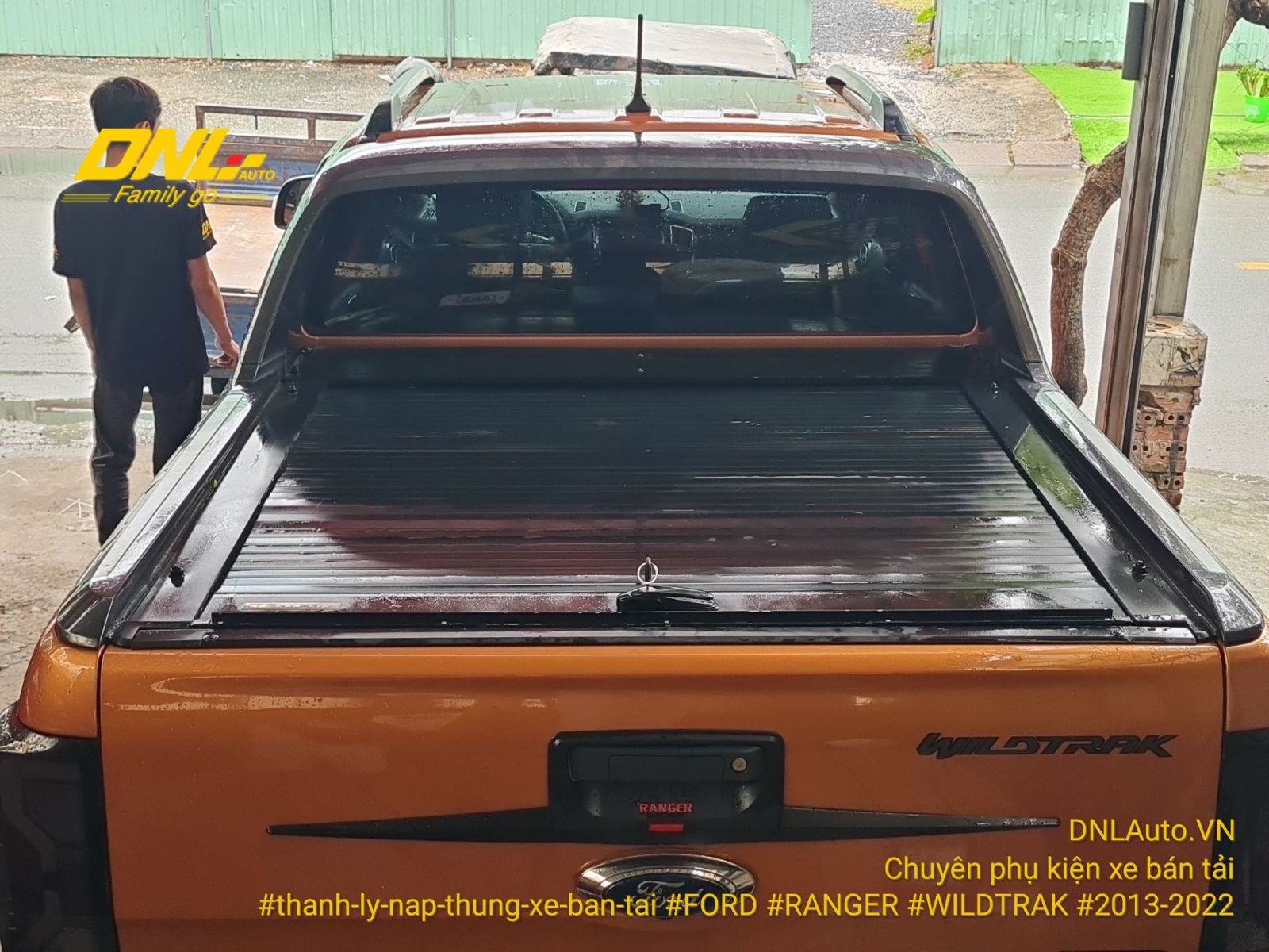 Chất liệu nắp thùng cuộn cơ Ford Ranger Wildtrak cũ