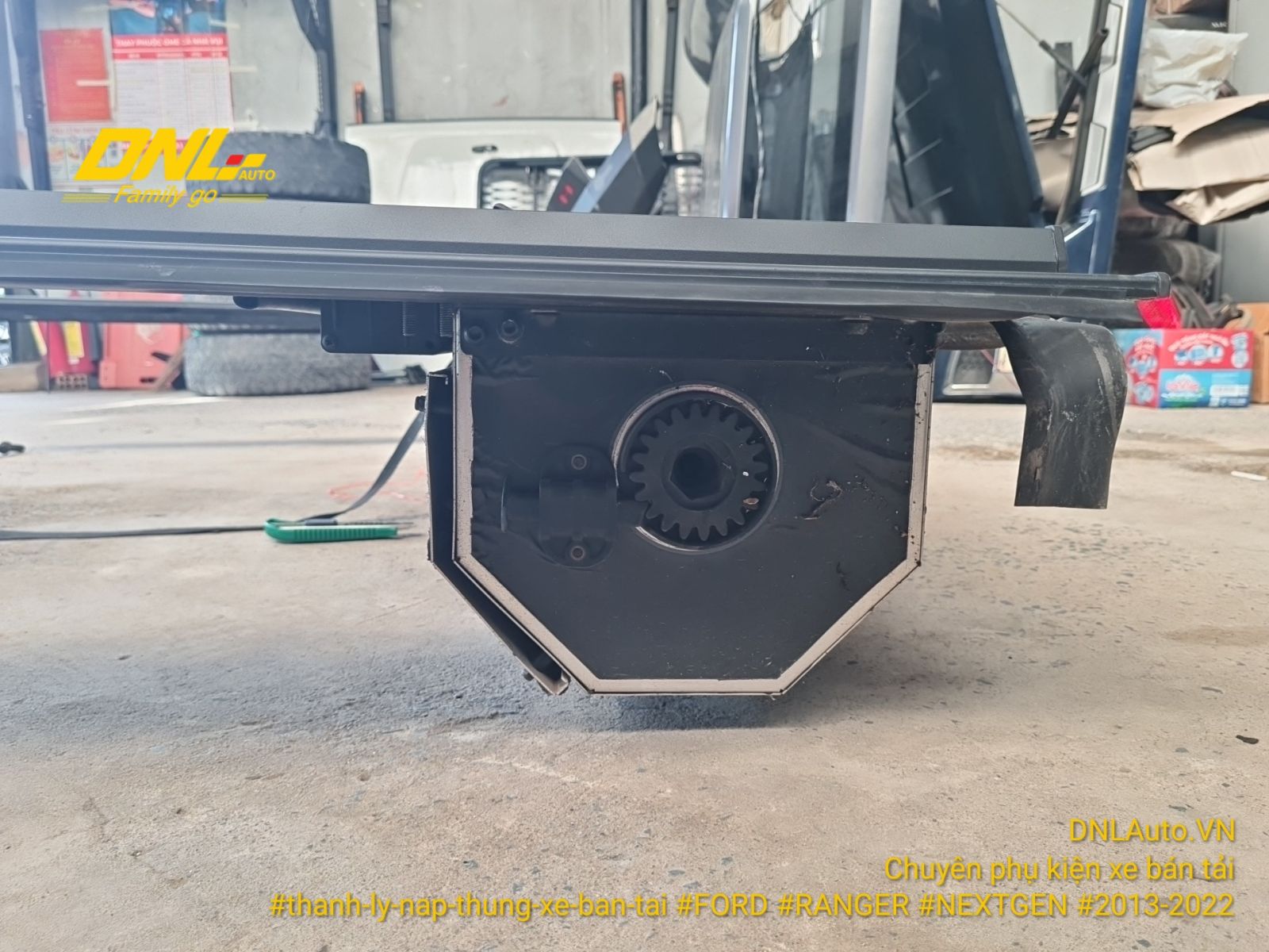 Ngoài việc miễn phí lắp đặt, DNL AUTO sẽ bảo hành 1 tháng cho chiếc nắp thùng cũ này để quý anh chị yên tâm sử dụng, test thực tế,...