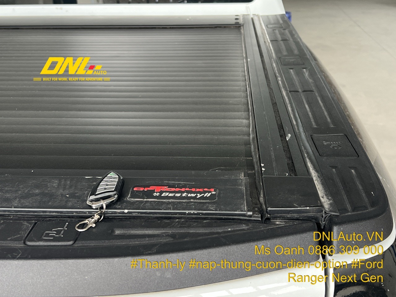 Nắp thùng cuộn điện Ford Ranger hiệu Option Bestwyll tình trạng tốt, có trầy xước