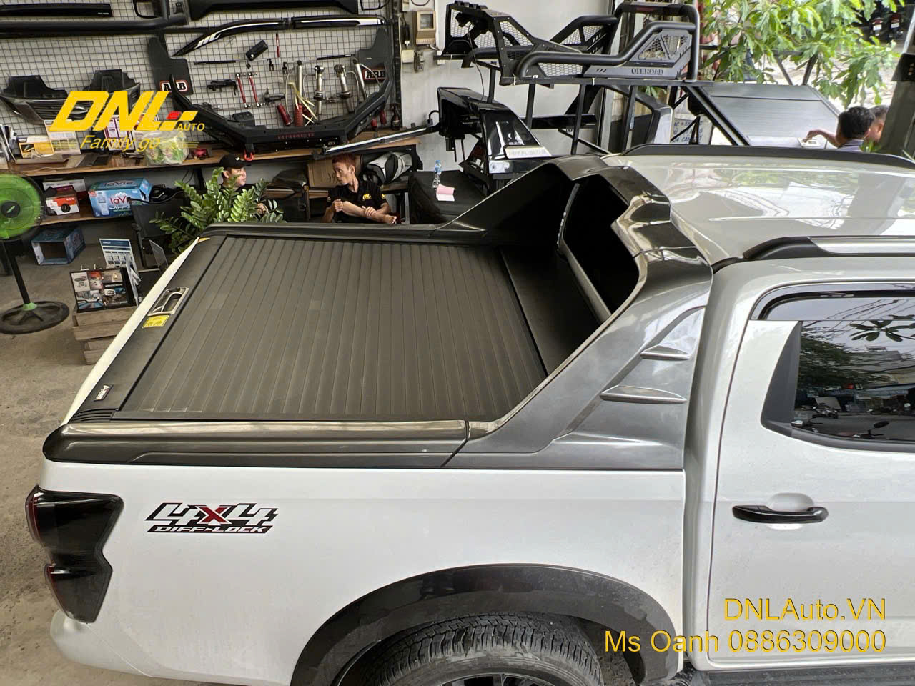 Thanh thể thao DMAX với nắp thùng cuộn cơ ANPHA 