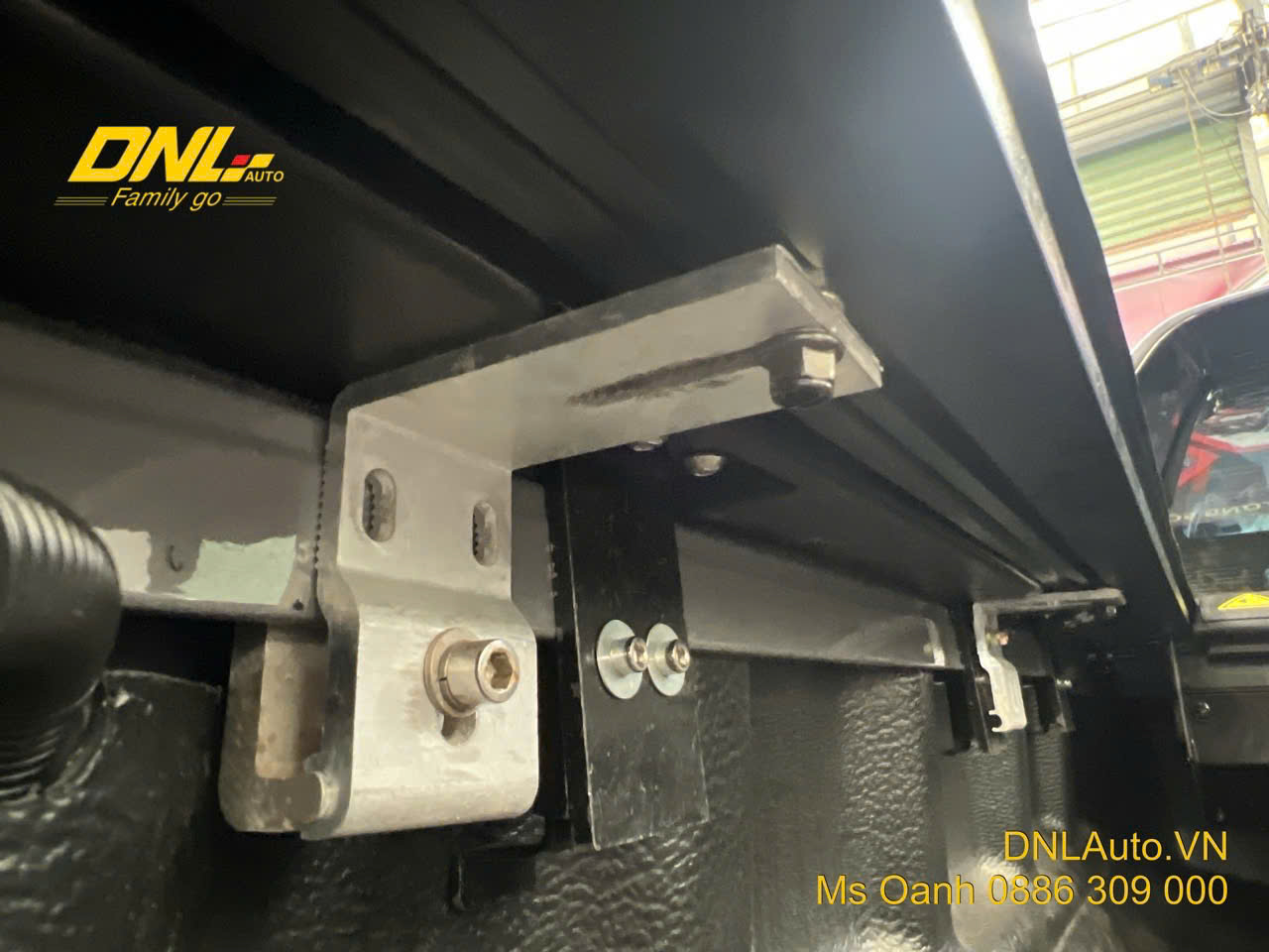 Không độ chế khi ráp nắp thùng cuộn cơ ANPHA cùng thanh thể thao DMAX