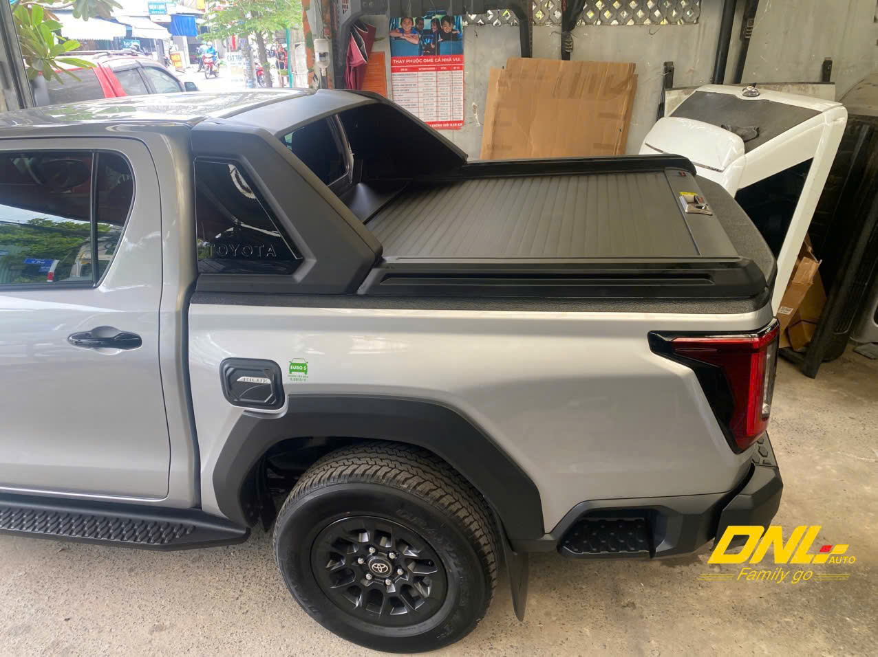 Thanh thể thao HILUX và nắp thùng cuộn cơ ANPHA
