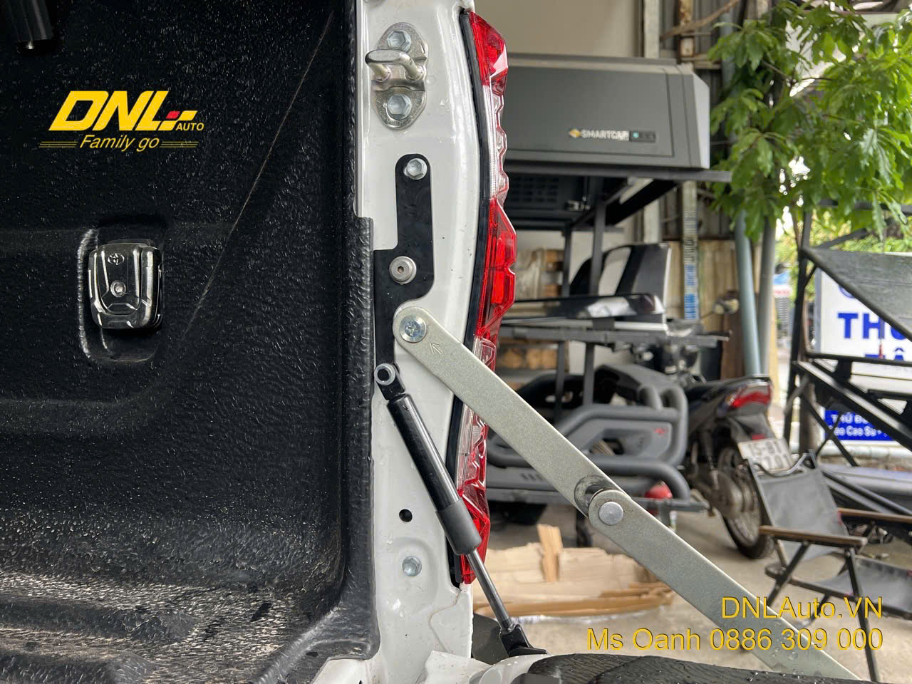 Ty hãm bửng HILUX 2025